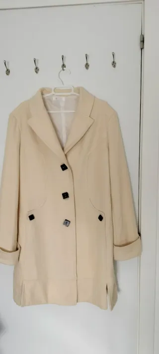 Elegante abrigo de lana 80%
