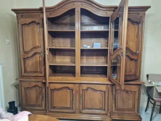 Armadio in legno con ante in vetro stile tirolese