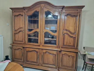 Armadio in legno con ante in vetro stile tirolese