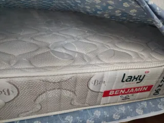 2 Letti singoli da 90 cm in vendita con materasso, rete e testiera