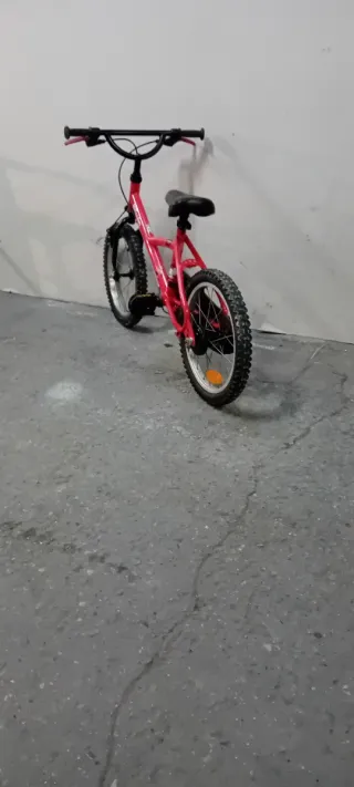 Bicicleta infantil B-twin 16 con ruedines