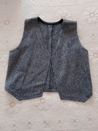 Chaleco gris y negro