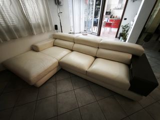 Divano angolare in pelle bianca