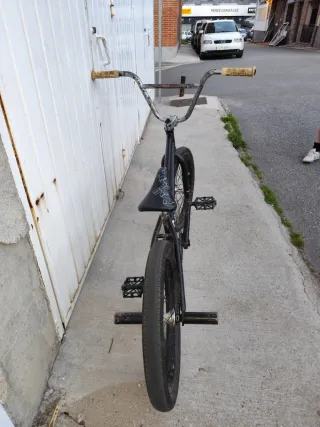 Bicicleta BMX Negra