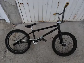 Bicicleta BMX Negra