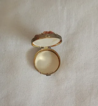 Cajitas pastillero antiguas,8 € cada una