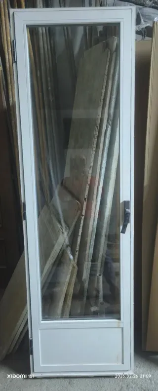 Puerta de aluminio con cristal