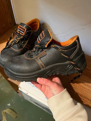 Botas de seguridad FERKO negras y naranjas