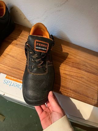 Botas de seguridad FERKO negras y naranjas