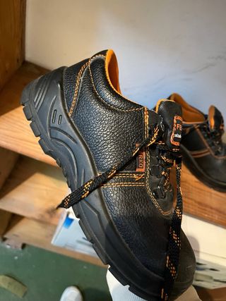 Botas de seguridad FERKO negras y naranjas