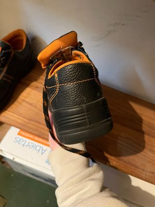 Botas de seguridad FERKO negras y naranjas