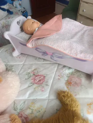 Mecedora de muñecas rosa con conejito