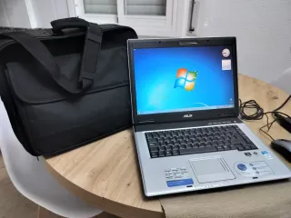 Portatile ASUS 15.4 Argento