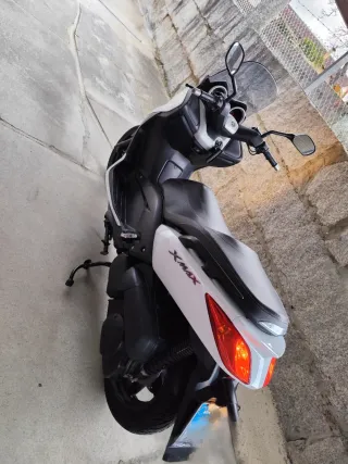 Moto Yamaha XMAX 250 Blanca 30.500km