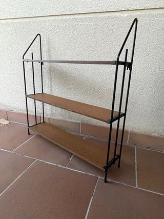 Estantería vintage metal y madera.