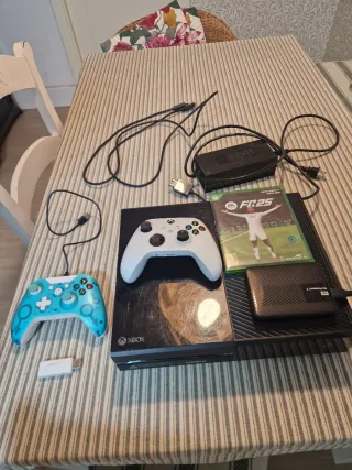 Xbox One + Mando y Accesorios