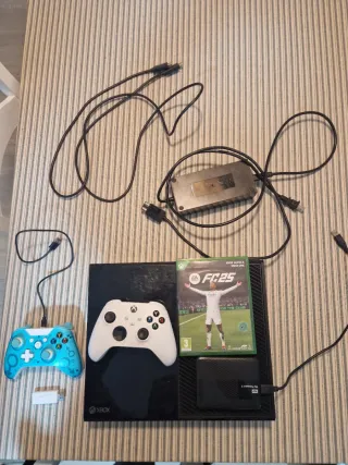 Xbox One + Mando y Accesorios