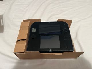 Nintendo 2DS Negra y Azul con Mario Kart 7