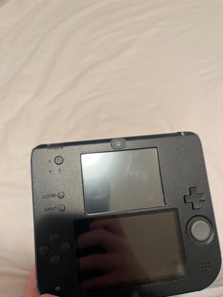 Nintendo 2DS Negra y Azul con Mario Kart 7