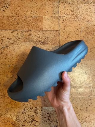 Yeezy slide negro