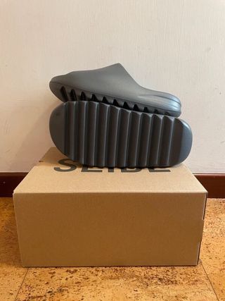 Yeezy slide negro