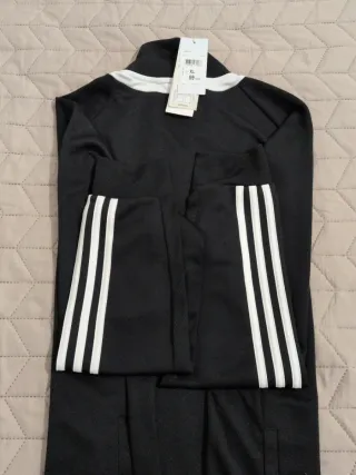 Chándal Adidas nuevo con etiquetas.