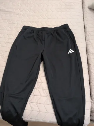 Chándal Adidas nuevo con etiquetas.