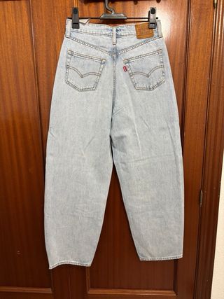 Vaqueros Levi's Ballon Leg Talla 27