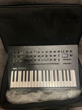 Korg Minilogue XD con funda