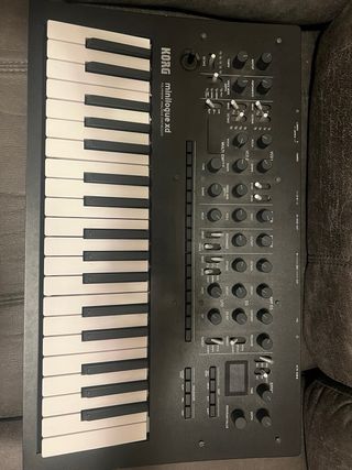 Korg Minilogue XD con funda