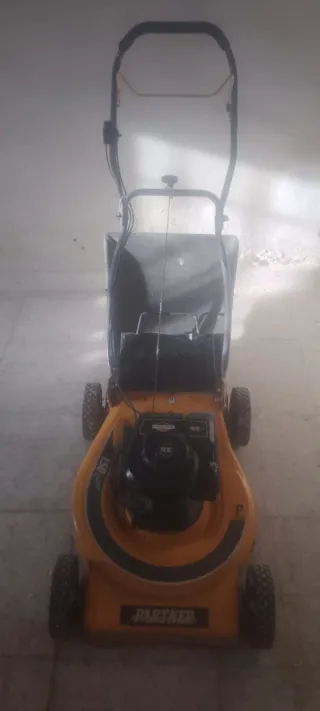 Cortacésped Partner 150cc para puesta a punto