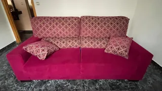 Sofá Cama Rojo y Dorado