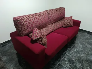 Sofá Cama Rojo y Dorado