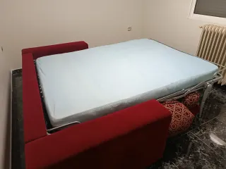 Sofá Cama Rojo y Dorado