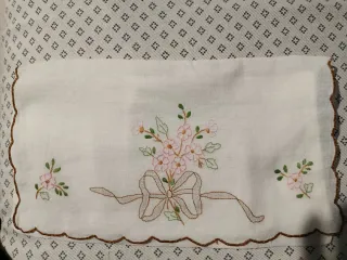 Sacchetti biancheria e calze ricamati