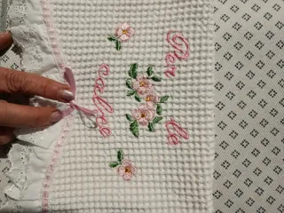 Sacchetti biancheria e calze ricamati