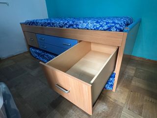 Cama alta con cajones para 2 colchones