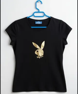 Camiseta B&C Negra Logo Conejo Playboy Conejito