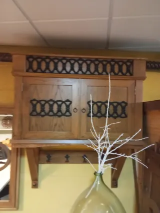 Mueble de madera y metal