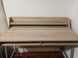 Mesa de estudio madera y metal