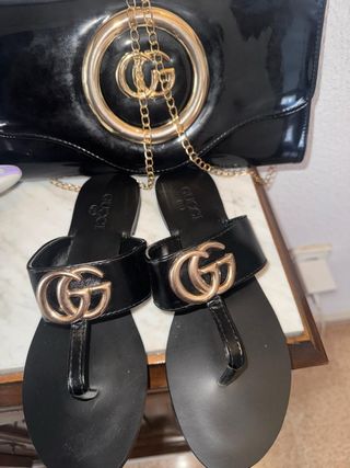 Bolso y Chanclas Mujer Negro/Dorado