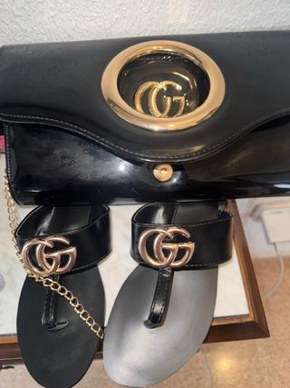 Bolso y Chanclas Mujer Negro/Dorado