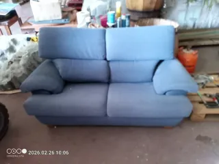 Sofá de tela azul