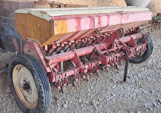 Sembradora 17 brazos de 2,65 metros.