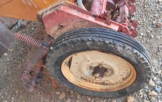 Sembradora 17 brazos de 2,65 metros.