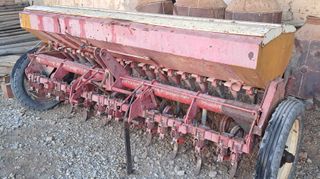 Sembradora 17 brazos de 2,65 metros.