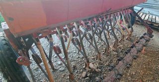 Sembradora 17 brazos de 2,65 metros.