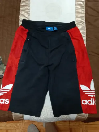 Bermudas Adidas Negras y Rojas