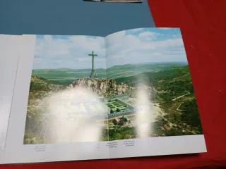 Guia y postal del Valle de los caídos 1967