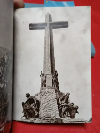 Guia y postal del Valle de los caídos 1967